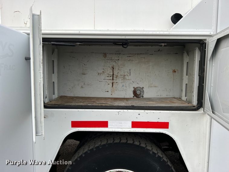 image for item EG0756 2008 Ford F750 Super Duty  utility / service truck