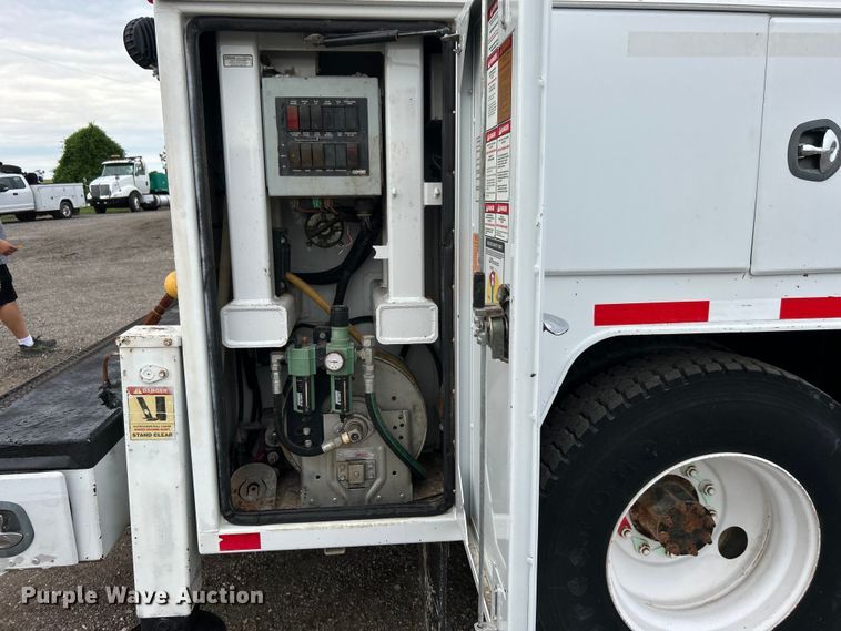 image for item EG0756 2008 Ford F750 Super Duty  utility / service truck