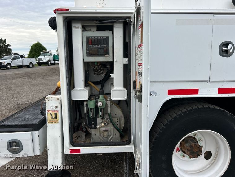 image for item EG0756 2008 Ford F750 Super Duty  utility / service truck