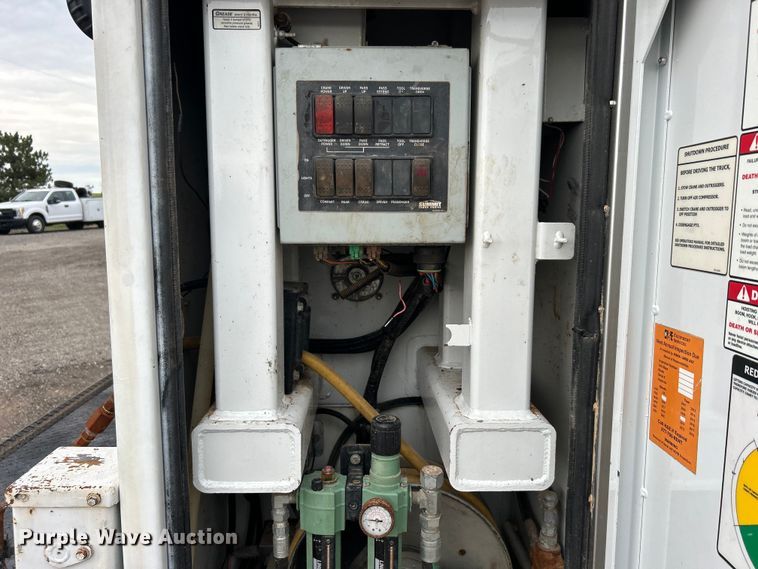 image for item EG0756 2008 Ford F750 Super Duty  utility / service truck