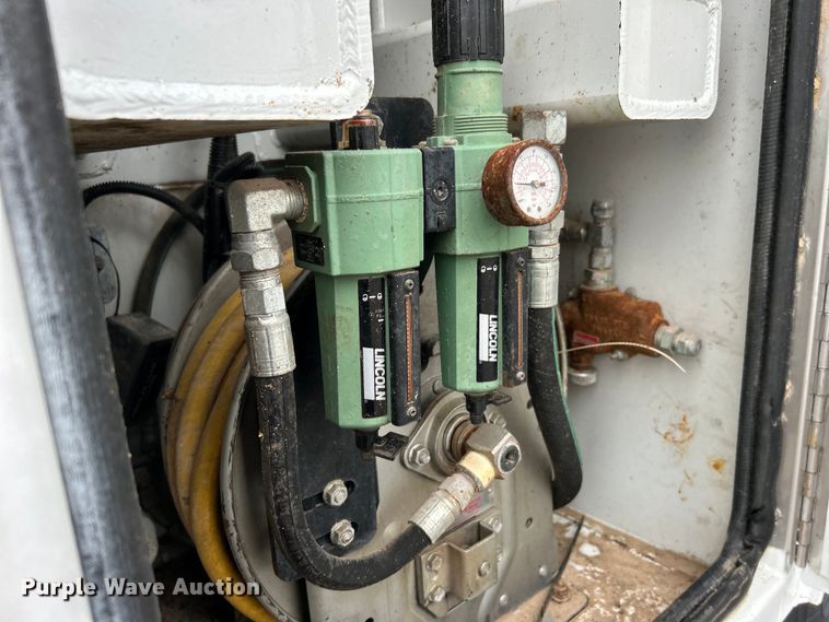 image for item EG0756 2008 Ford F750 Super Duty  utility / service truck