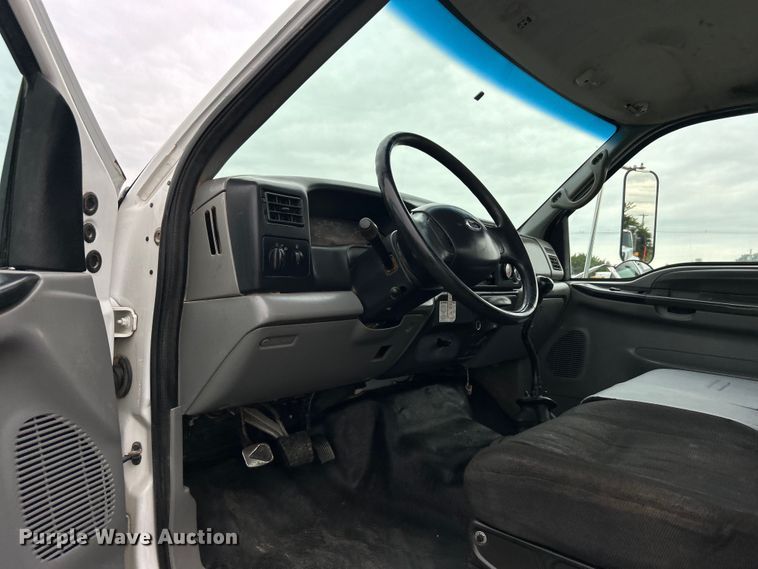 image for item EG0756 2008 Ford F750 Super Duty  utility / service truck