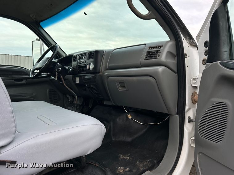 image for item EG0756 2008 Ford F750 Super Duty  utility / service truck