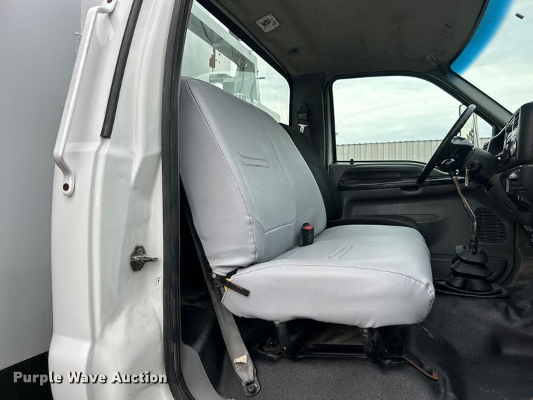 image for item EG0756 2008 Ford F750 Super Duty  utility / service truck