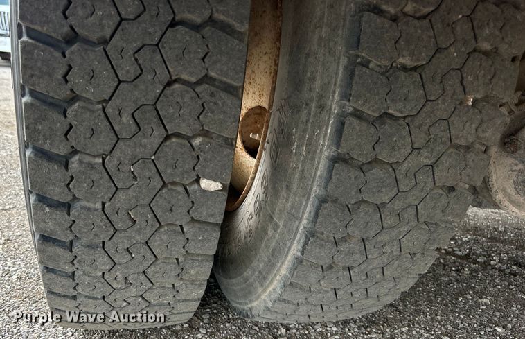 image for item EG0756 2008 Ford F750 Super Duty  utility / service truck