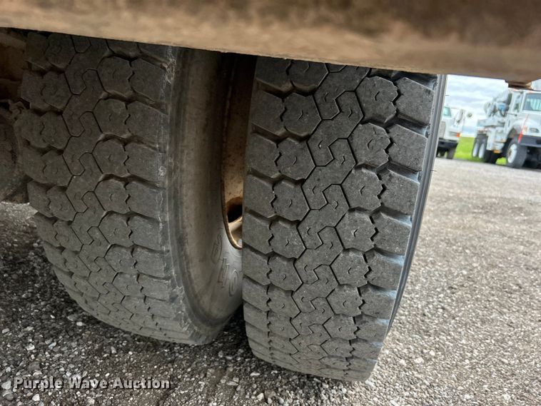 image for item EG0756 2008 Ford F750 Super Duty  utility / service truck