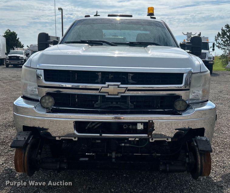 image for item EG0761 2012 Chevrolet  Silverado 2500HD Ext. Cab utility bed pickup truck