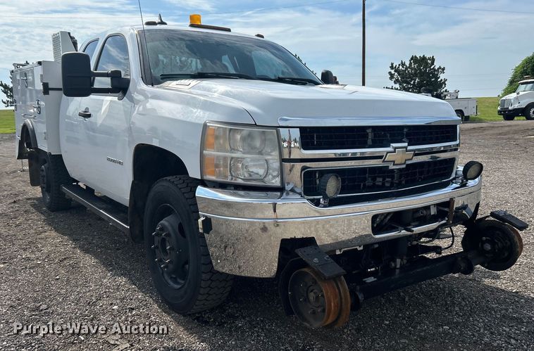 image for item EG0761 2012 Chevrolet  Silverado 2500HD Ext. Cab utility bed pickup truck