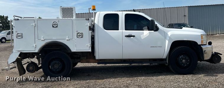 image for item EG0761 2012 Chevrolet  Silverado 2500HD Ext. Cab utility bed pickup truck