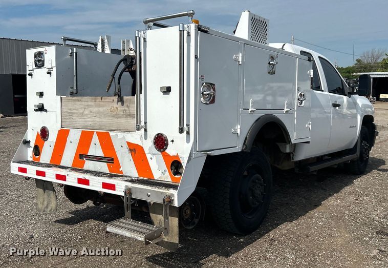 image for item EG0761 2012 Chevrolet  Silverado 2500HD Ext. Cab utility bed pickup truck