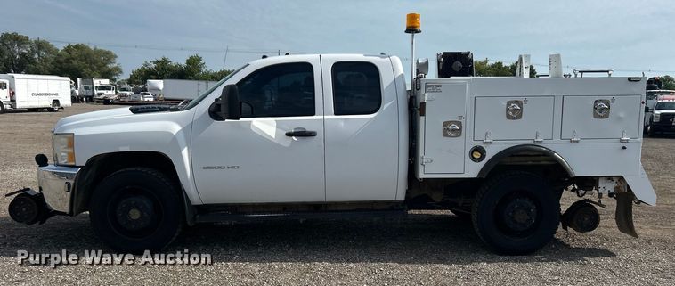 image for item EG0761 2012 Chevrolet  Silverado 2500HD Ext. Cab utility bed pickup truck