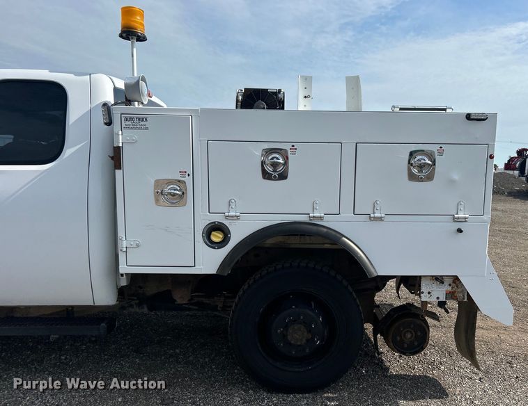 image for item EG0761 2012 Chevrolet  Silverado 2500HD Ext. Cab utility bed pickup truck