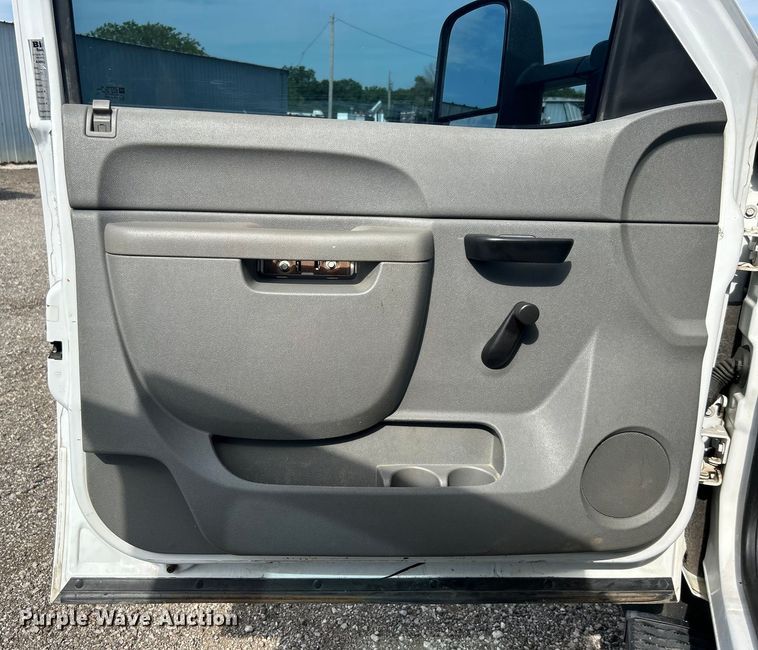 image for item EG0761 2012 Chevrolet  Silverado 2500HD Ext. Cab utility bed pickup truck