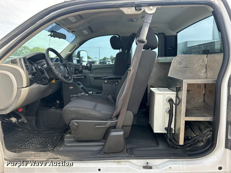 image for item EG0761 2012 Chevrolet  Silverado 2500HD Ext. Cab utility bed pickup truck