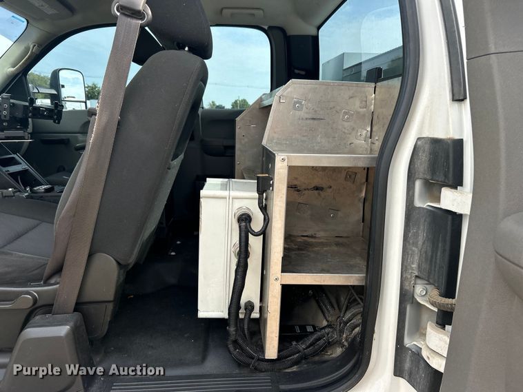 image for item EG0761 2012 Chevrolet  Silverado 2500HD Ext. Cab utility bed pickup truck