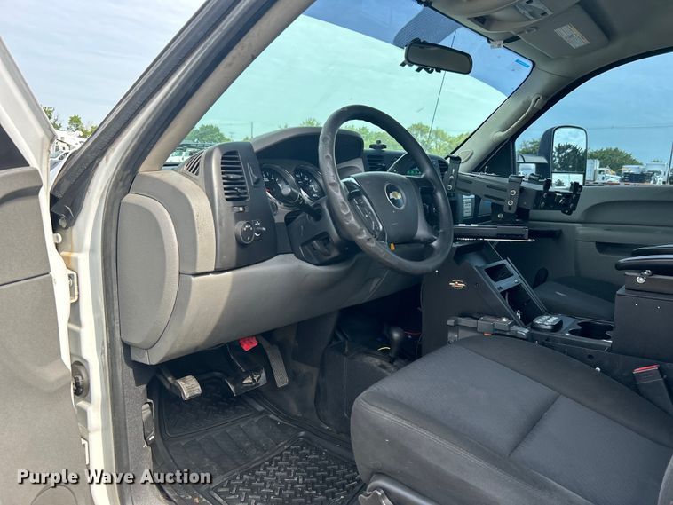 image for item EG0761 2012 Chevrolet  Silverado 2500HD Ext. Cab utility bed pickup truck