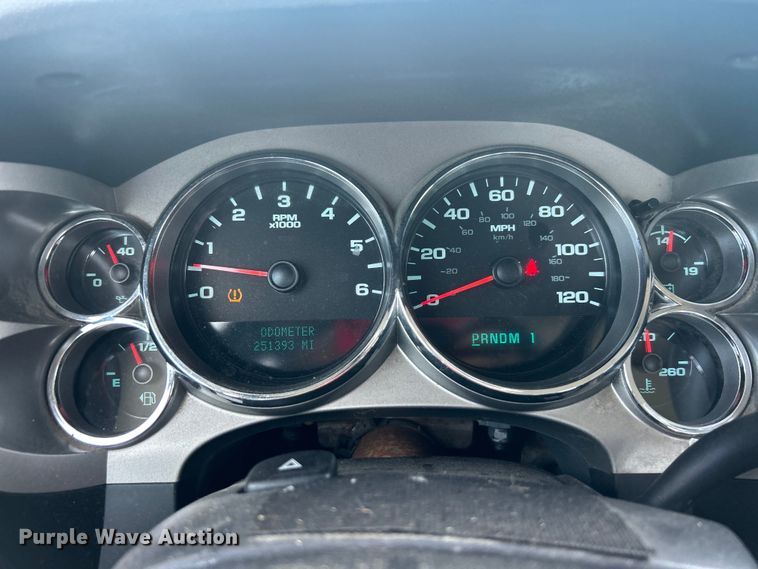 image for item EG0761 2012 Chevrolet  Silverado 2500HD Ext. Cab utility bed pickup truck