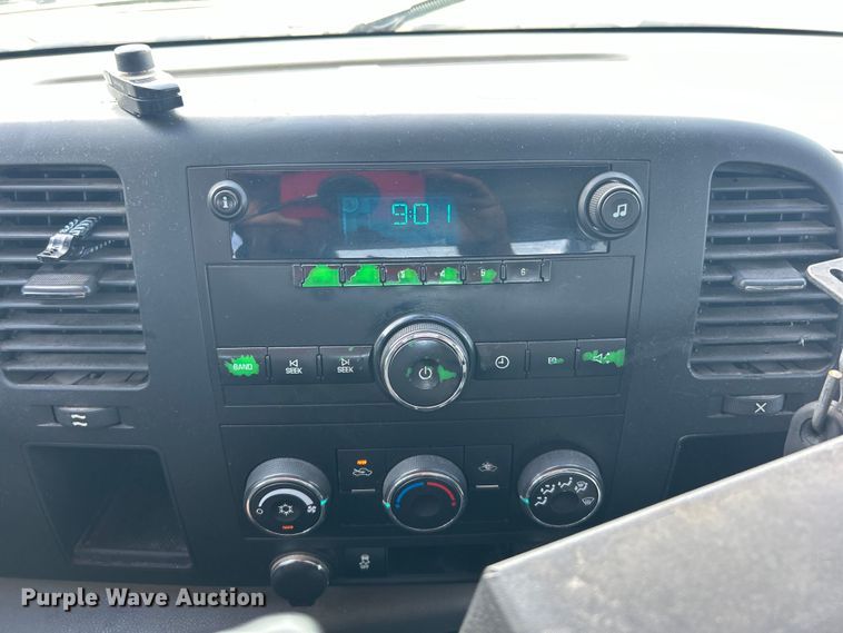 image for item EG0761 2012 Chevrolet  Silverado 2500HD Ext. Cab utility bed pickup truck