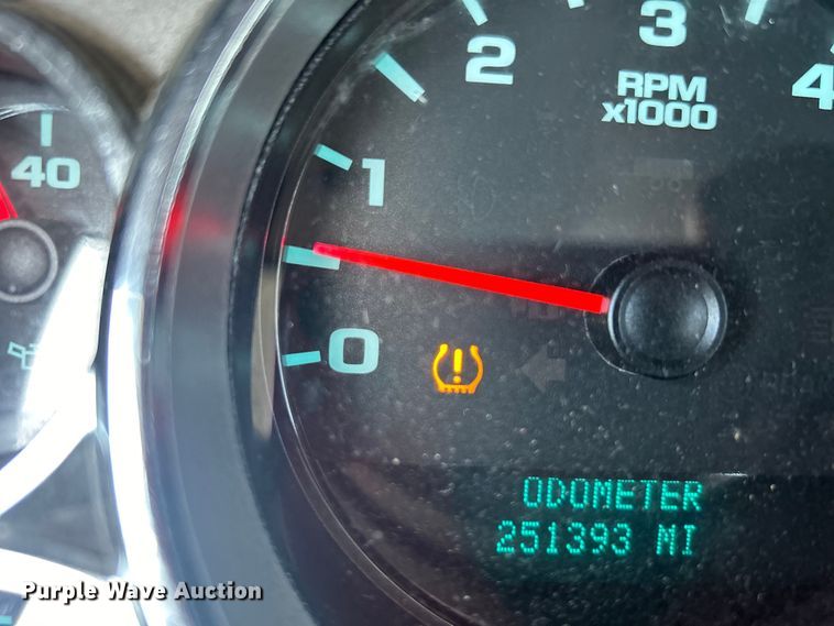 image for item EG0761 2012 Chevrolet  Silverado 2500HD Ext. Cab utility bed pickup truck