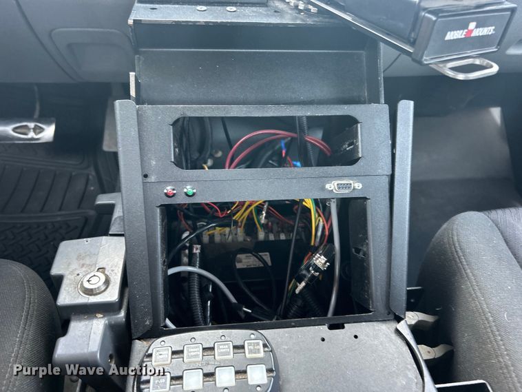 image for item EG0761 2012 Chevrolet  Silverado 2500HD Ext. Cab utility bed pickup truck