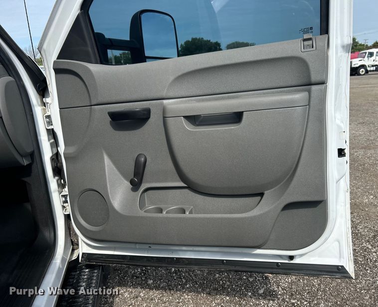 image for item EG0761 2012 Chevrolet  Silverado 2500HD Ext. Cab utility bed pickup truck