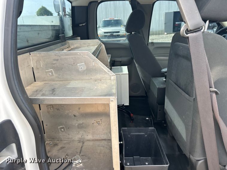 image for item EG0761 2012 Chevrolet  Silverado 2500HD Ext. Cab utility bed pickup truck