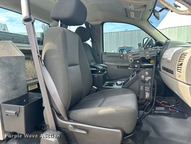 image for item EG0761 2012 Chevrolet  Silverado 2500HD Ext. Cab utility bed pickup truck