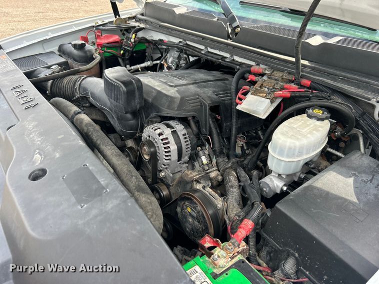 image for item EG0761 2012 Chevrolet  Silverado 2500HD Ext. Cab utility bed pickup truck