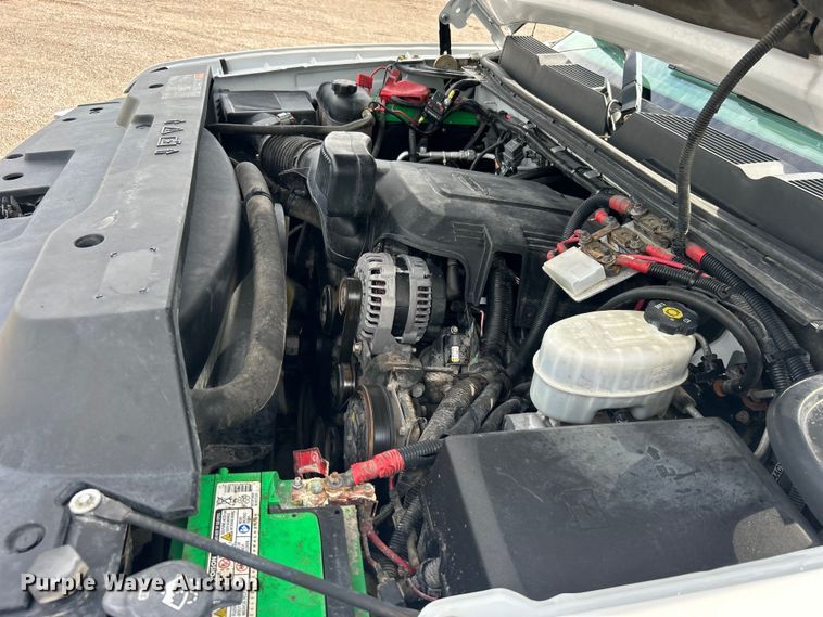 image for item EG0761 2012 Chevrolet  Silverado 2500HD Ext. Cab utility bed pickup truck