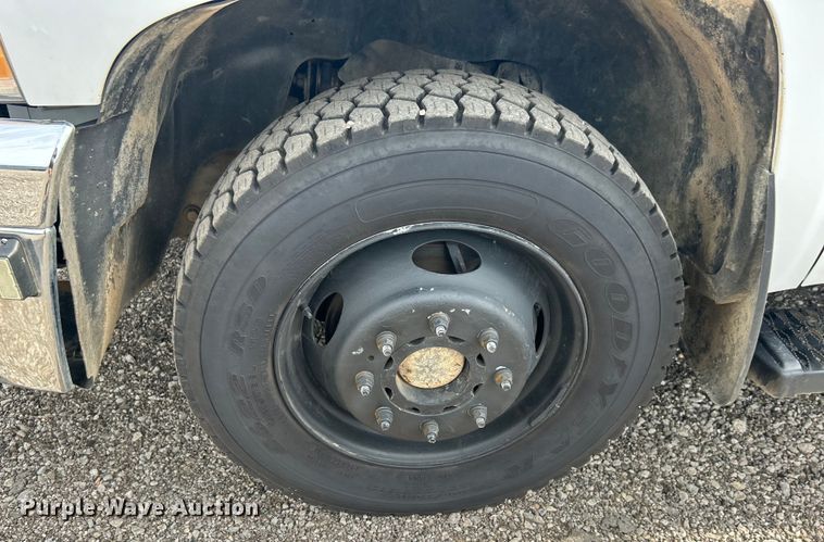 image for item EG0761 2012 Chevrolet  Silverado 2500HD Ext. Cab utility bed pickup truck