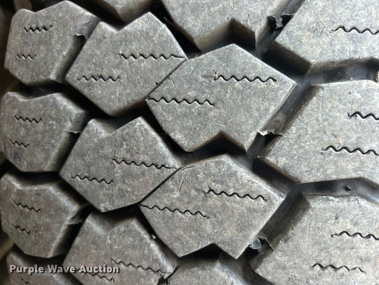 image for item EG0761 2012 Chevrolet  Silverado 2500HD Ext. Cab utility bed pickup truck