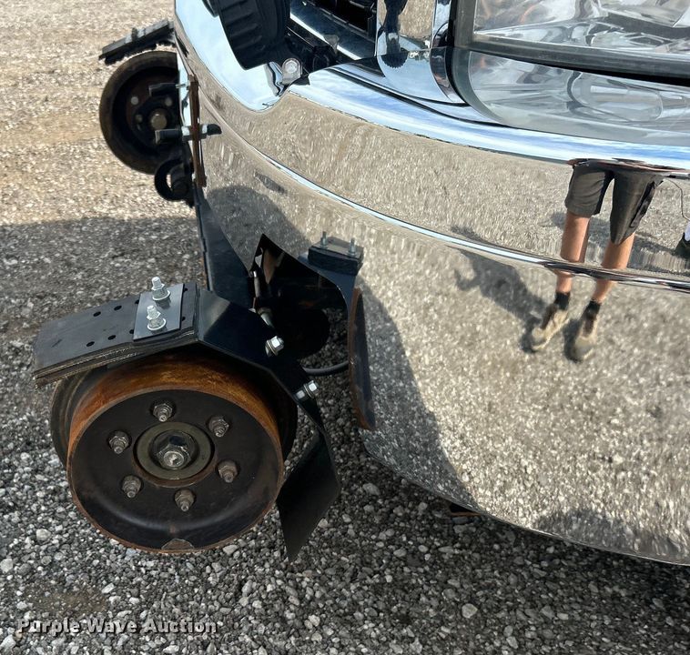 image for item EG0761 2012 Chevrolet  Silverado 2500HD Ext. Cab utility bed pickup truck