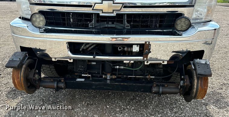 image for item EG0761 2012 Chevrolet  Silverado 2500HD Ext. Cab utility bed pickup truck