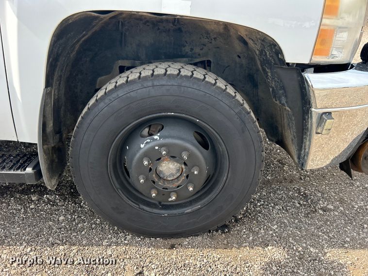 image for item EG0761 2012 Chevrolet  Silverado 2500HD Ext. Cab utility bed pickup truck