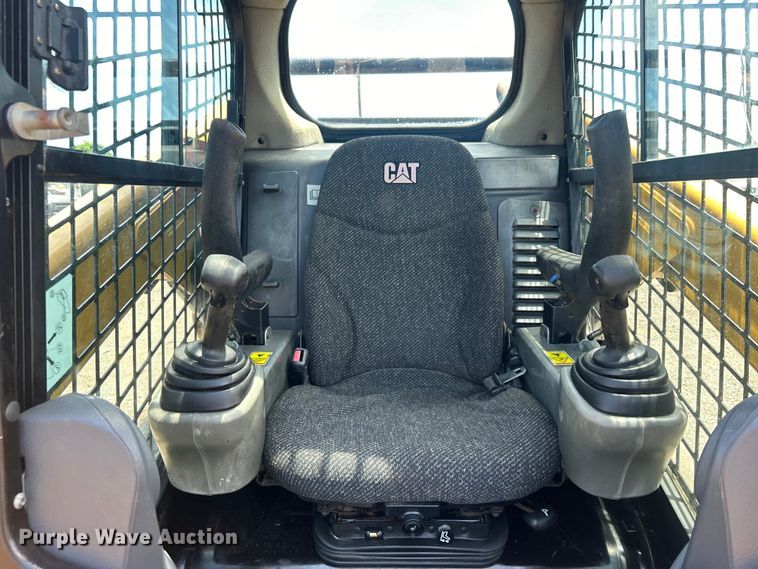 image for item EG0766 2016 Caterpillar  262D skid steer loader