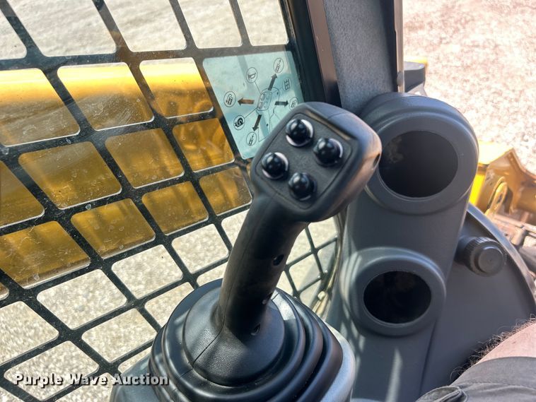 image for item EG0766 2016 Caterpillar  262D skid steer loader