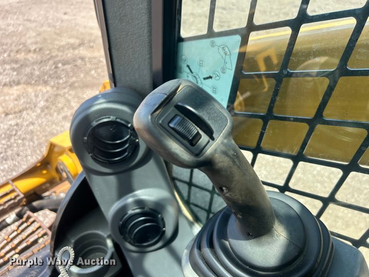 image for item EG0766 2016 Caterpillar  262D skid steer loader