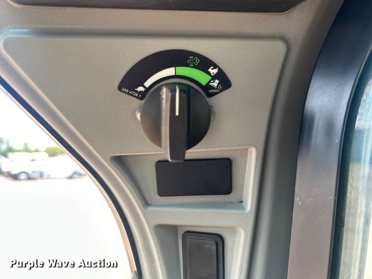 image for item EG0766 2016 Caterpillar  262D skid steer loader