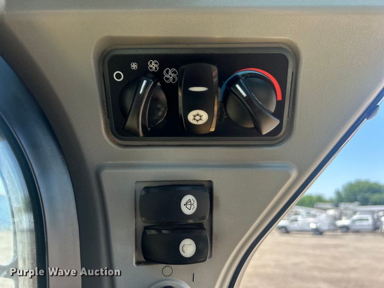 image for item EG0766 2016 Caterpillar  262D skid steer loader