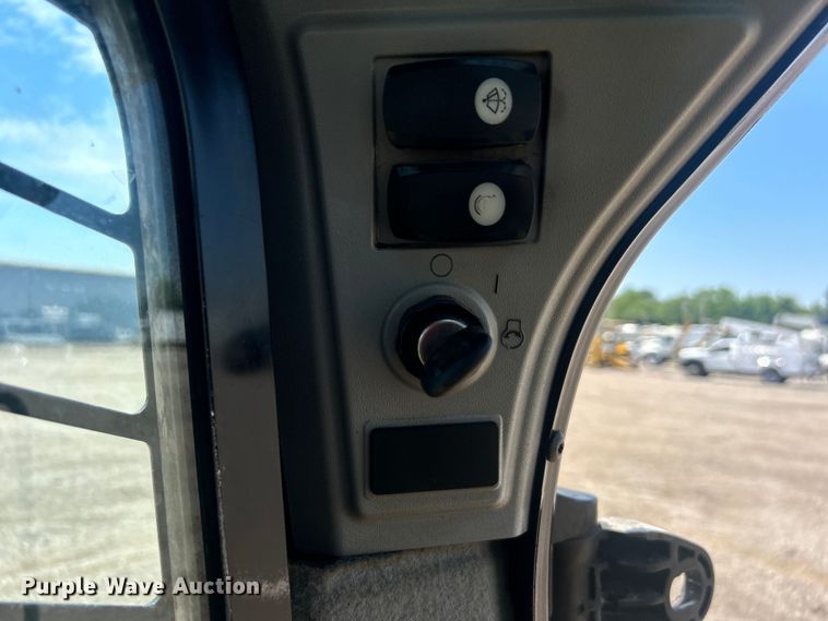 image for item EG0766 2016 Caterpillar  262D skid steer loader