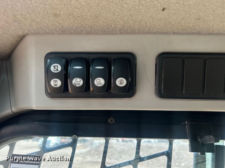 image for item EG0766 2016 Caterpillar  262D skid steer loader