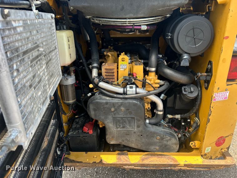 image for item EG0766 2016 Caterpillar  262D skid steer loader