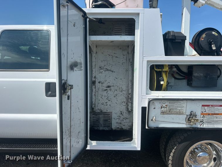 image for item EG0771 2016 Ford F550 Super Duty  Crew Cab utility / service truck