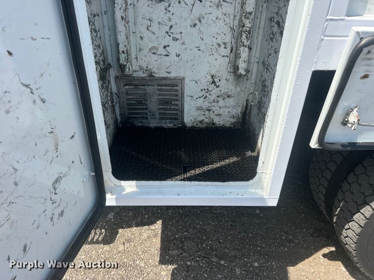 image for item EG0771 2016 Ford F550 Super Duty  Crew Cab utility / service truck