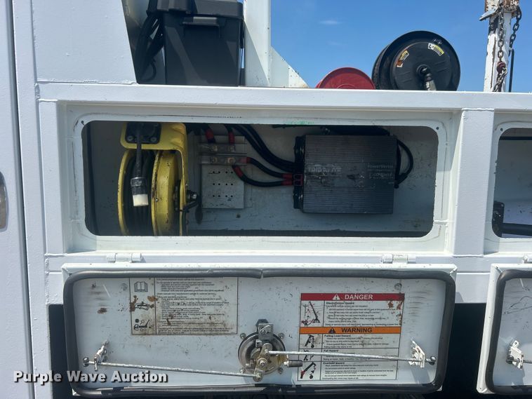 image for item EG0771 2016 Ford F550 Super Duty  Crew Cab utility / service truck