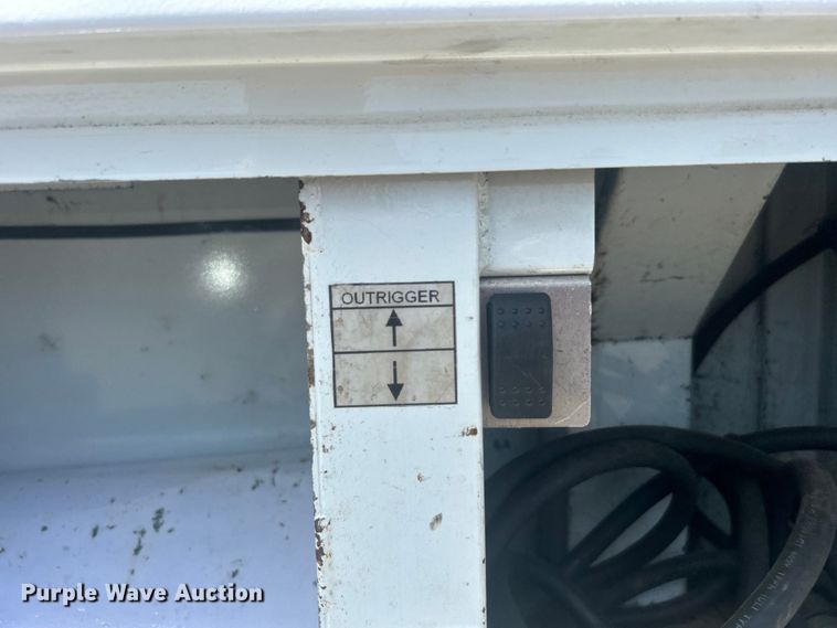 image for item EG0771 2016 Ford F550 Super Duty  Crew Cab utility / service truck