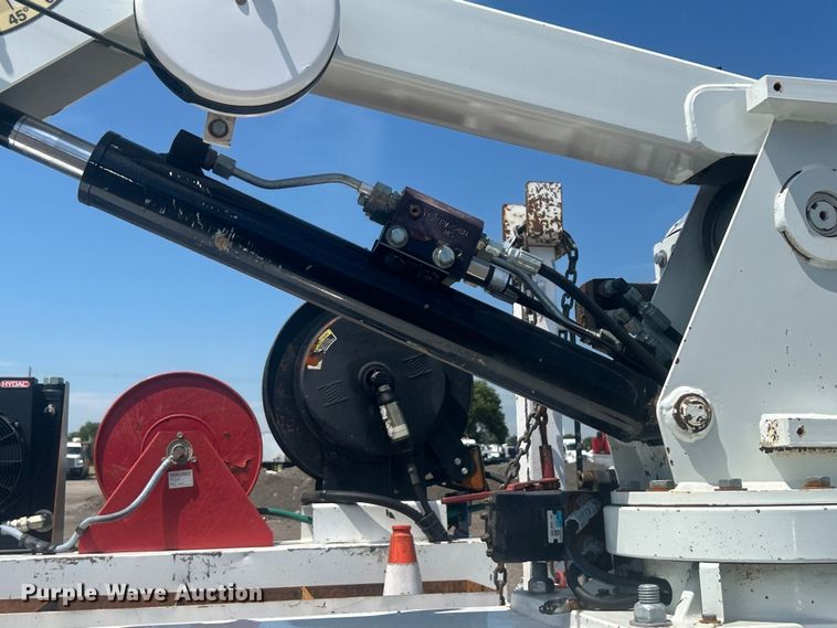 image for item EG0771 2016 Ford F550 Super Duty  Crew Cab utility / service truck