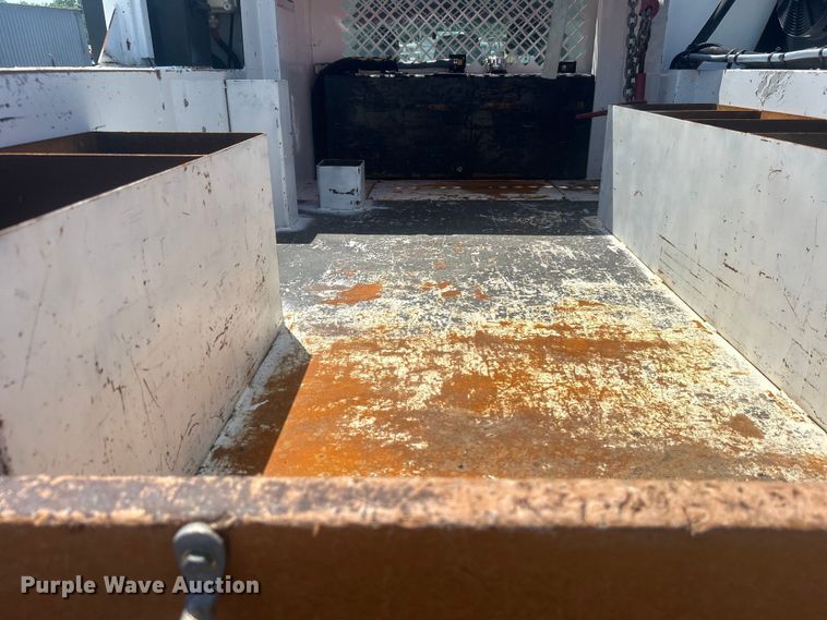 image for item EG0771 2016 Ford F550 Super Duty  Crew Cab utility / service truck