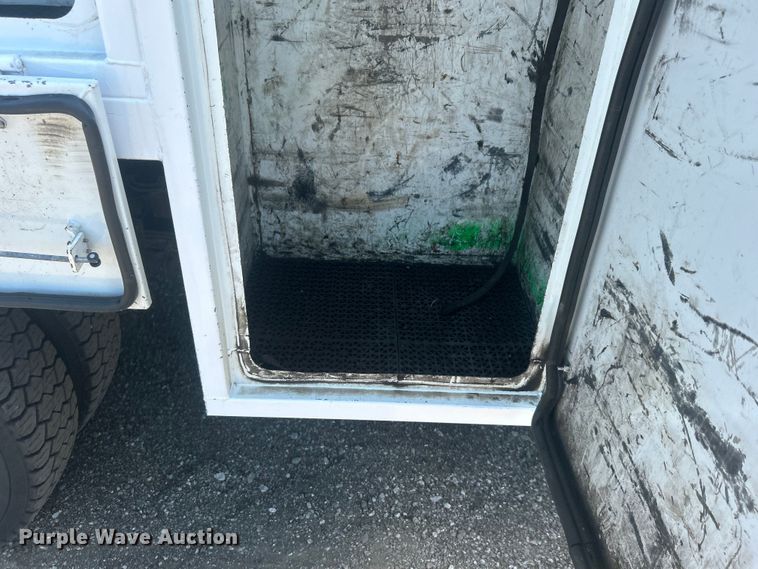 image for item EG0771 2016 Ford F550 Super Duty  Crew Cab utility / service truck