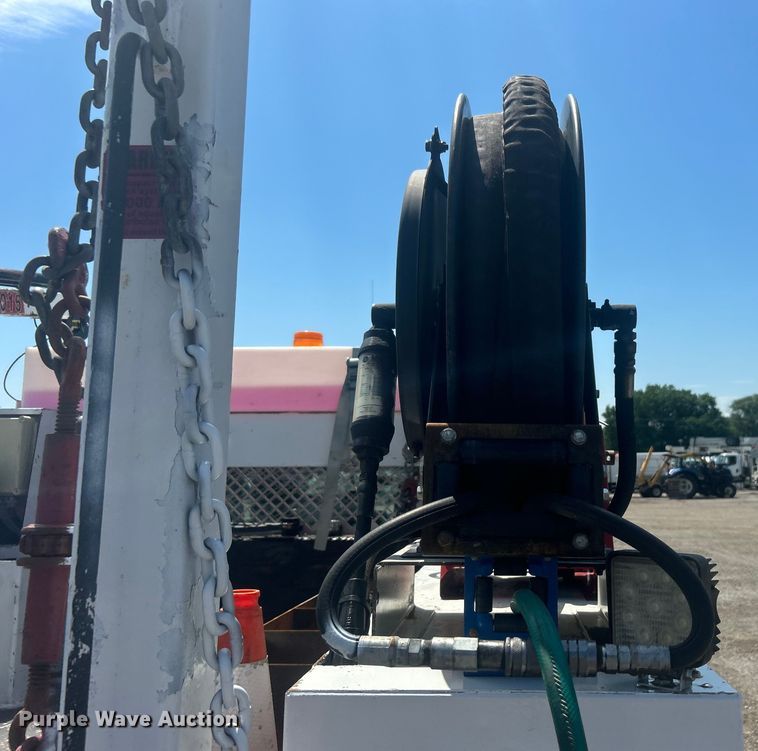 image for item EG0771 2016 Ford F550 Super Duty  Crew Cab utility / service truck